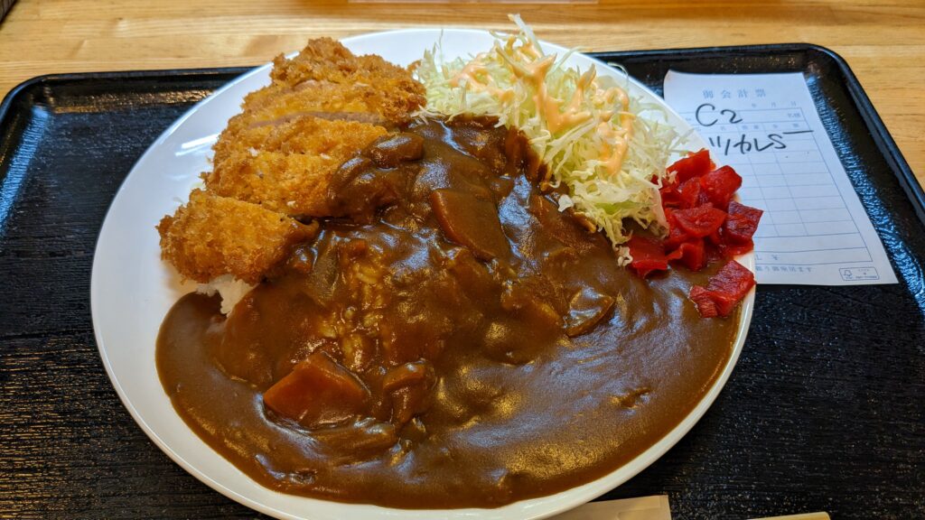 カツカレー　デカ盛り　横浜　館内